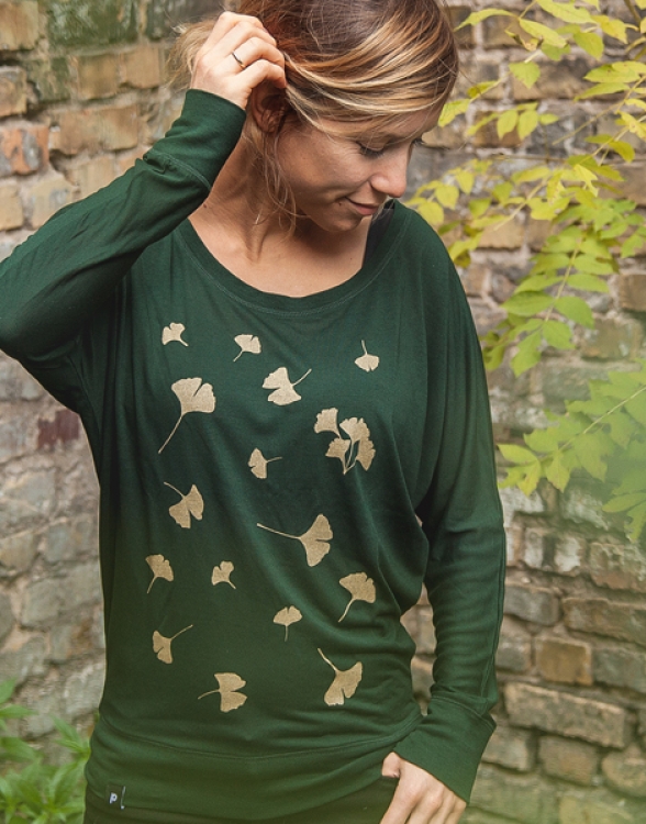 Ginkgo Blätter Golden - Fair gehandeltes Damen Flowshirt - Tannengrün