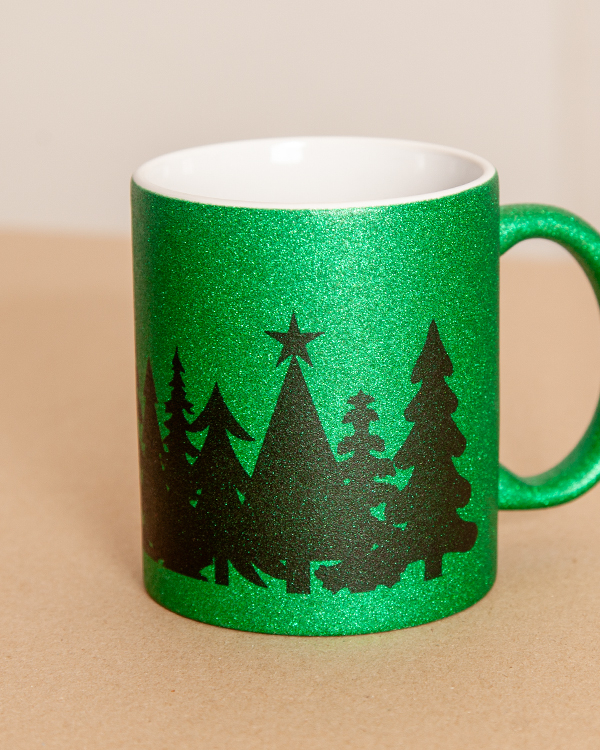 päfjes - Tannenbäume / Weihnachten auf grüner Glitzer-Tasse
