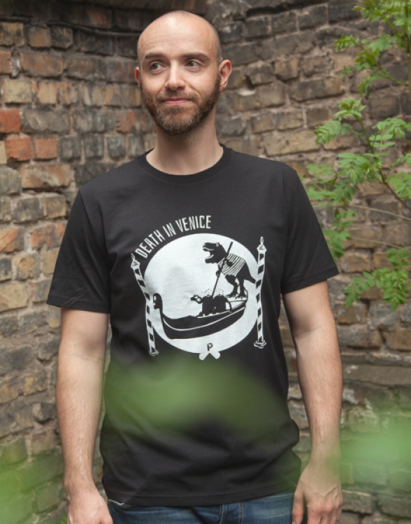 päfjes - päfjes, Death in Venice mit Dino - Fair Wear Männer T-Shirt - Black