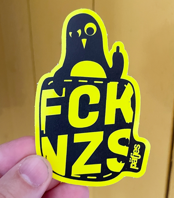 päfjes - Pinguin Paul mag keine Nzs - Neon Sticker