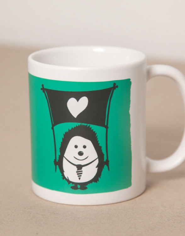 Igel Ingo mit Herzfahne - Tasse - Grünmint